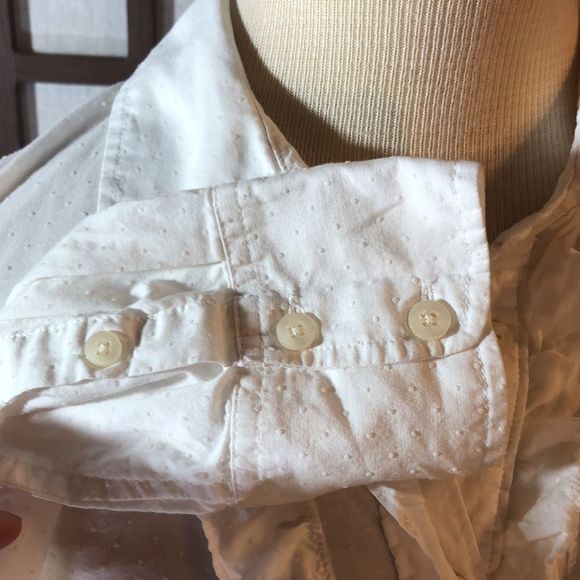 American Eagle White dotted Swiss cotton long sleeve ruffled shirt/Size 10 - Picture 11 of 16